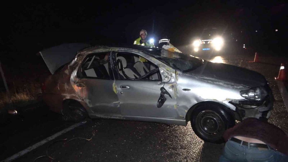 Kayganlaşan yolda otomobil takla attı! Yaralılar var