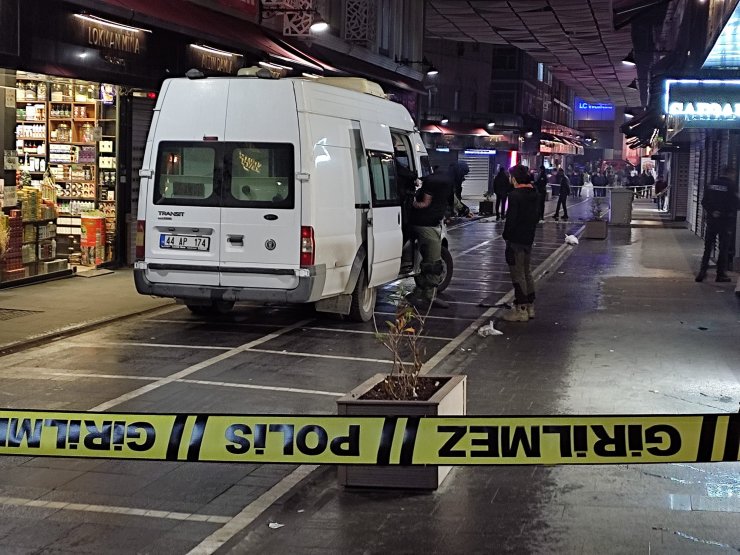 Şüpheli kutu fünyeyle patlatıldı