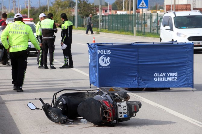 Kamyonla çarpışan motosikletteki 1 kişi öldü, 1 kişi yaralandı