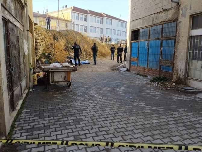 Konya'da geceleyin yol kenarındaki boşluğa düşen kişi öldü