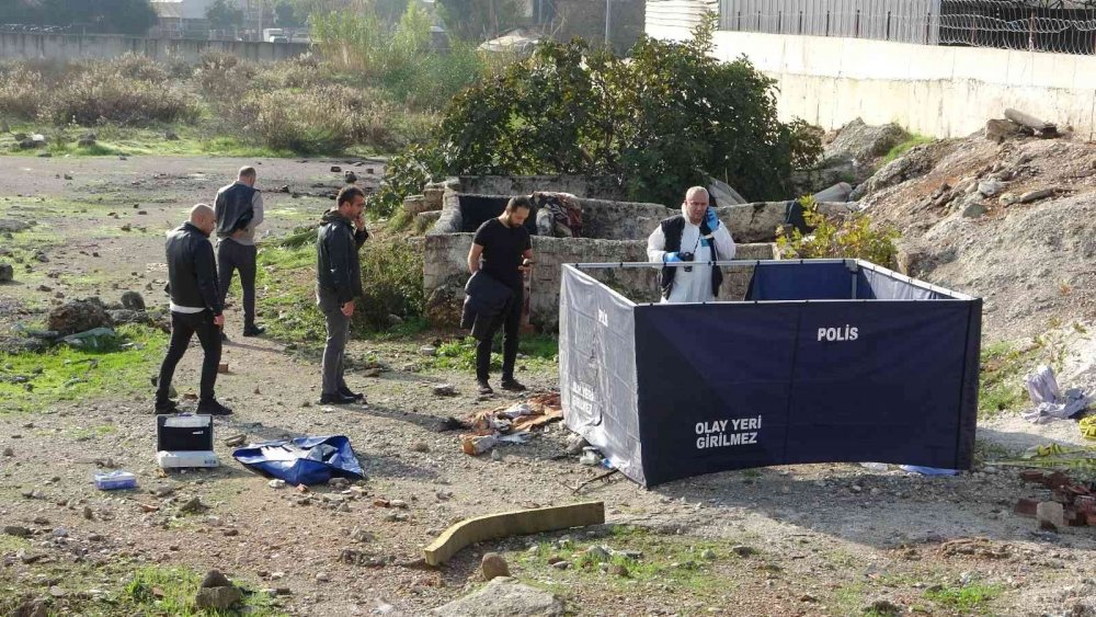 Boş arazide 30-35 yaşlarında kimliği belirsiz kadın cesedi bulundu