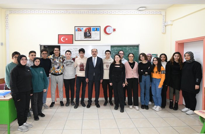 baskan-altay-meram-fen-lisesi-ogrencileriyle-bulustu.jpg