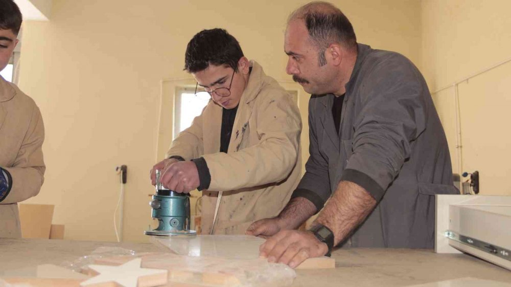 Fabrika gibi okul! Cirosu kıskandırıyor