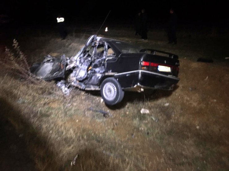 Otomobil ile minibüs çarpıştı; 2 ölü, 5 yaralı