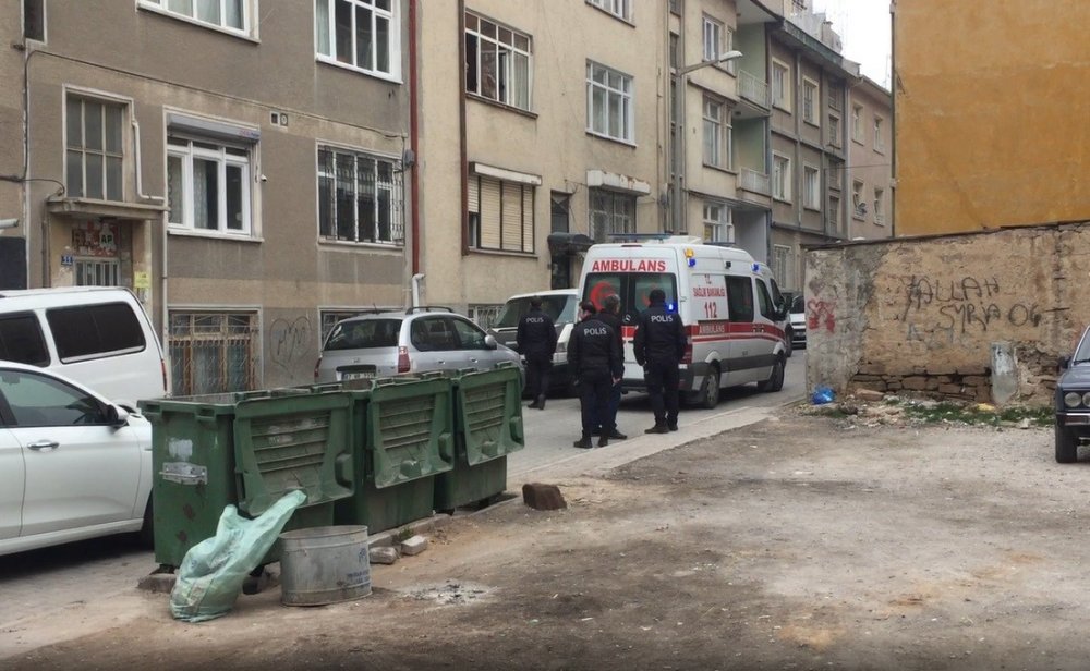 Konya'da cinnet getiren babaları tarafından öldürülmüşlerdi...Kız kardeşler toprağa verildi