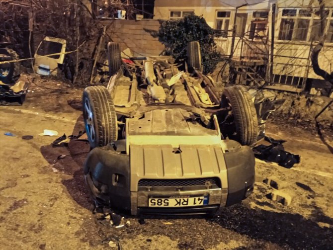 Konya'da otomobil bariyere çarpıp devrildi! 2 kişi hayatını kaybetti
