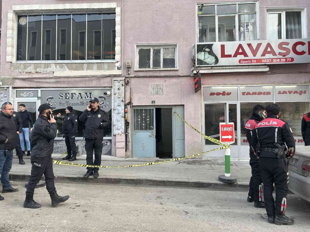 Çayevinde  bıçaklı kavga