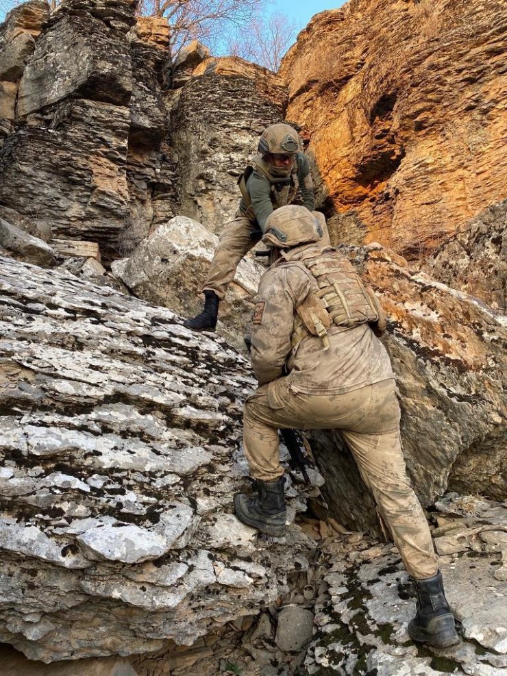 Eren Abluka Sonbahar Kış-18 Operasyonu’nda 445 kilo esrar ele geçirildi