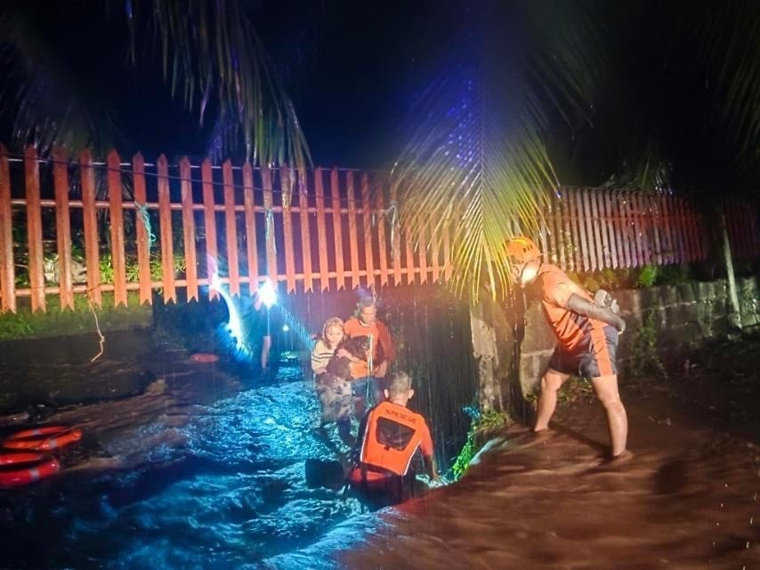 Filipinler'de şiddetli yağışların yol açtığı sel felaketinde 11 ölü, 19 kayıp