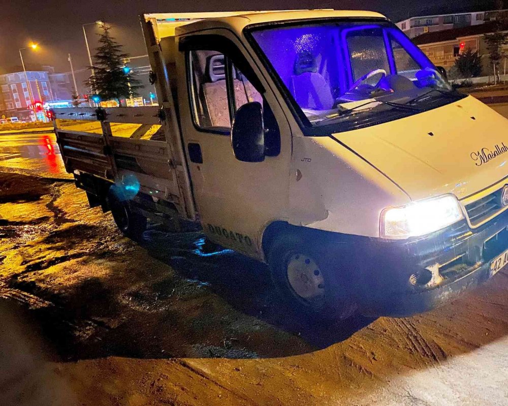 Konya'da otomobil ile pikap çarpıştı