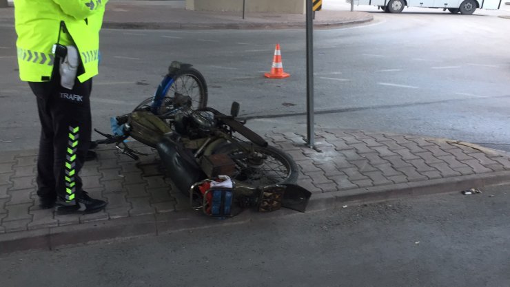 Konya'da TIR'ın çarptığı motosikletin sürücüsü olay yerinde can verdi