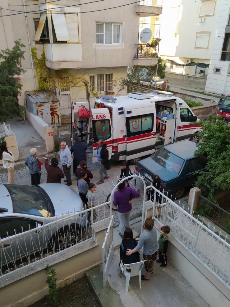 Tamir için çıktığı çatıdan havalandırma boşluğuna düştü