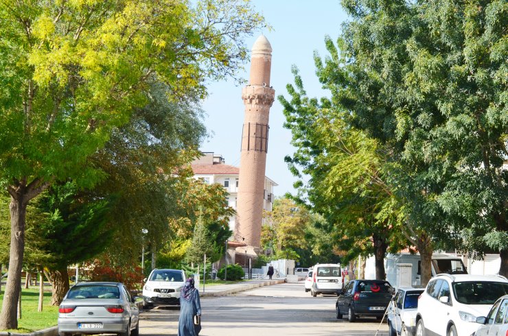 1236 yılında yaptırılan Eğri Minare Camii'nin eğik minaresinde hareketlilik ve kayma görülmedi