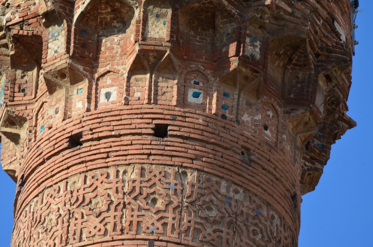 1236 yılında yaptırılan Eğri Minare Camii'nin eğik minaresinde hareketlilik ve kayma görülmedi