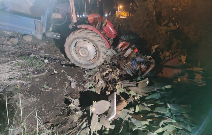 Otomobilin çarptığı traktörün sürücüsü 51 yaşındaki Dursun Çatak öldü