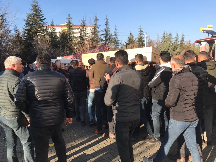 Restorandaki silahla kavgada ölen 2 kişi toprağa verildi