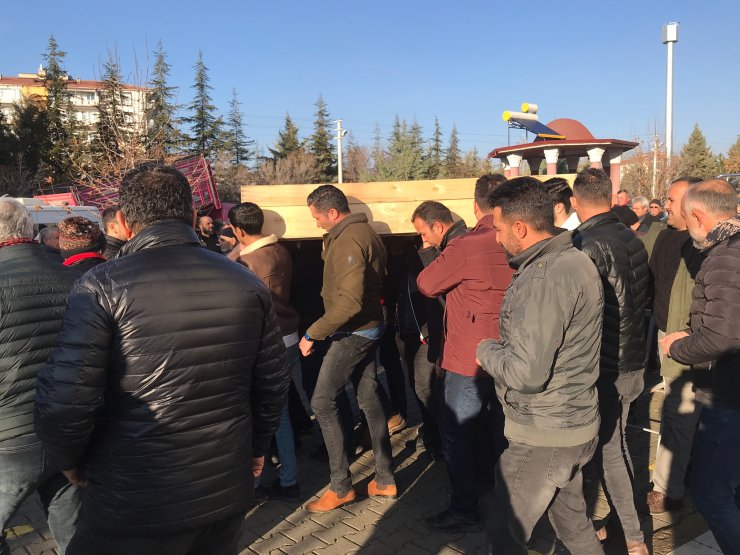 Restorandaki silahla kavgada ölen 2 kişi toprağa verildi