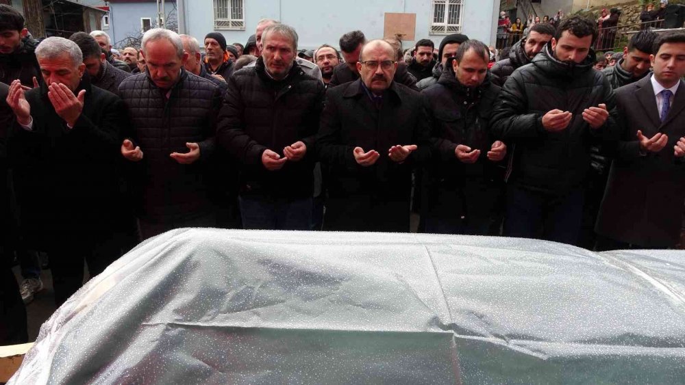Paris'te öldürülen Türk genci Akın'a son görev