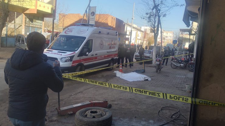 Ağabeyini öldürdükten sonra annesinin mezarının başında intihar etti