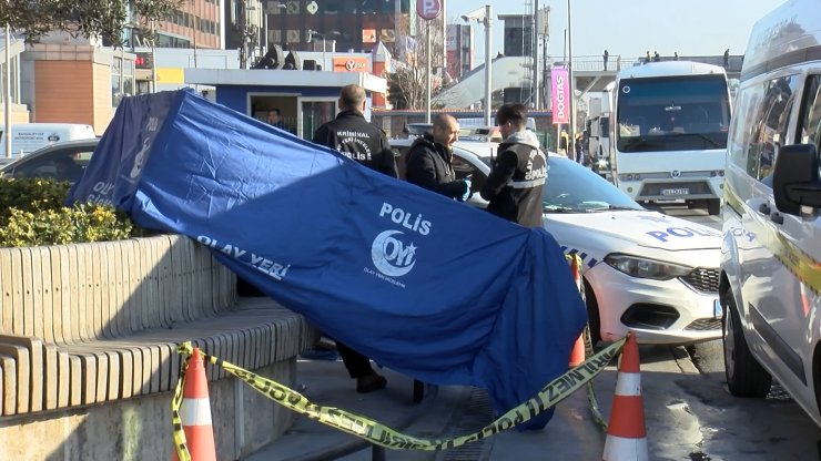 Cezaevinde çıktı,  alışveriş mağazası bahçesinde ölü bulundu