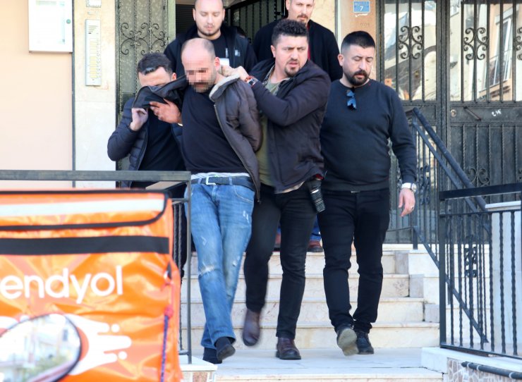 Eniştesine kızıp, kız kardeşini rehin aldı