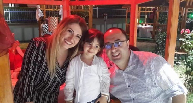 Boğaz ağrısıyla götürüldüğü semt polikliniğinde iğne yapıldıktan sonra fenalaşıp ölen 7 yaşındaki Melis toprağa verildi