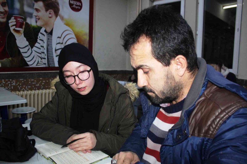 Konya'da bir babanın anlık kararı... Şimdi aynı sınıfta birlikte okuyorlar