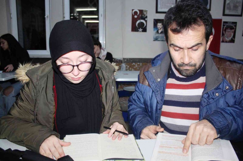 Konya'da bir babanın anlık kararı... Şimdi aynı sınıfta birlikte okuyorlar