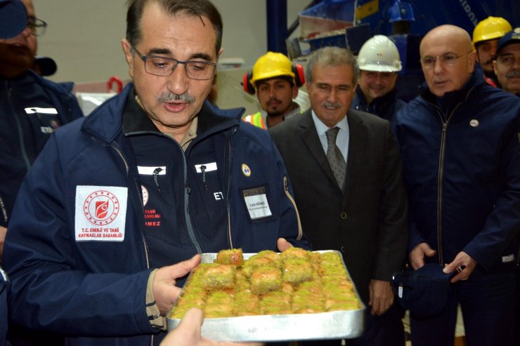 Bakan Dönmez, bor işçileri ile birlikte 2023'e girdi