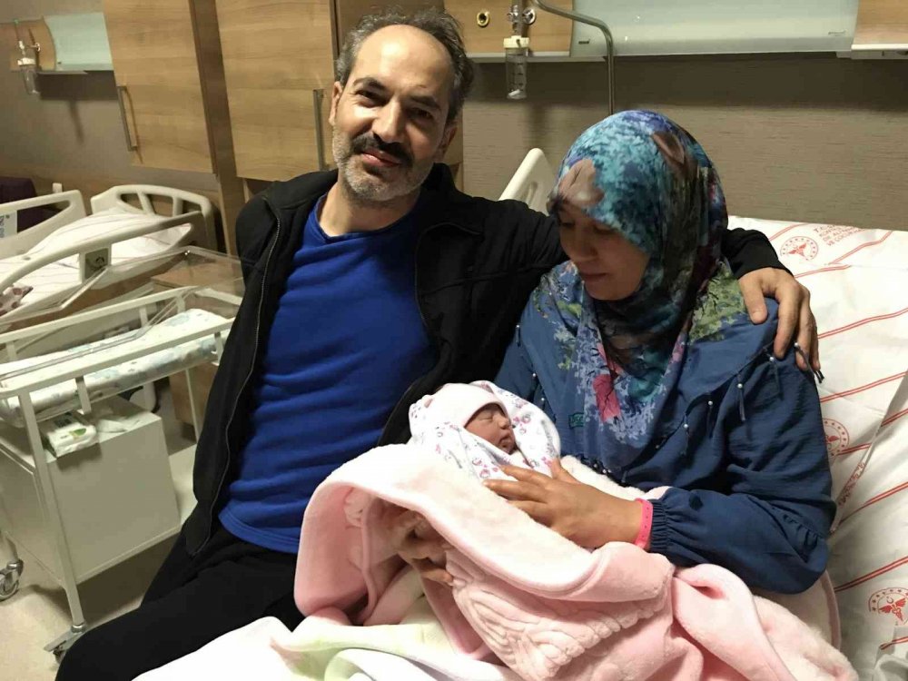 Konya’da 2023’ün ilk bebeği ailenin 6. çocuğu Sümeyye Nur oldu