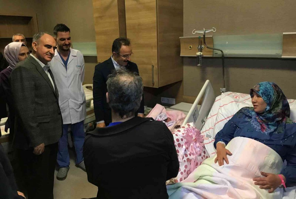 Konya’da 2023’ün ilk bebeği ailenin 6. çocuğu Sümeyye Nur oldu