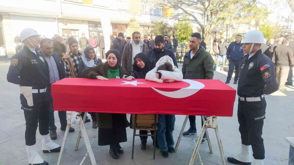 Hayatını kaybeden polis memuru memleketi Konya'da toprağa verildi