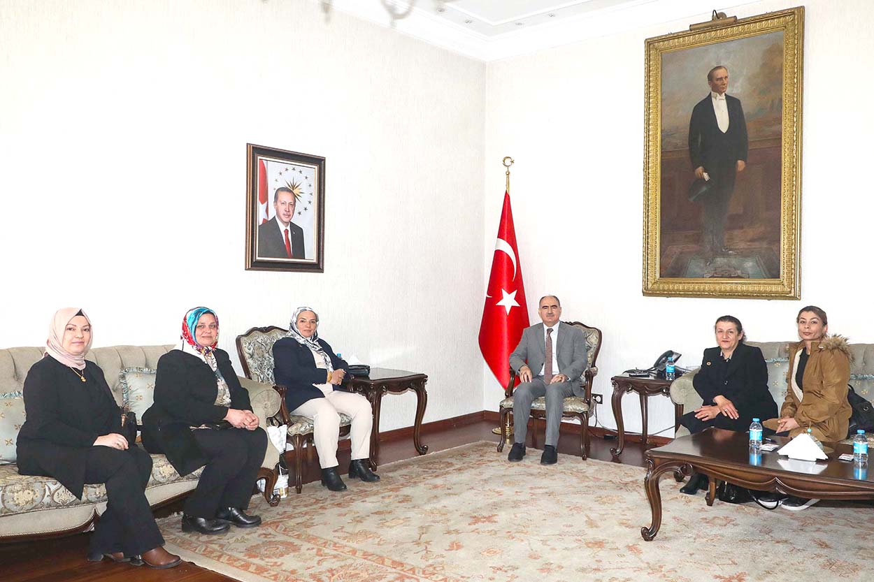 vali-ozkandan-yogun-mesai-2.jpg