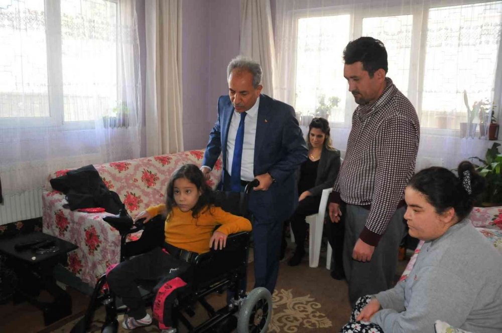 Konyalı küçük Huriye’nin akülü sandalye sevinci
