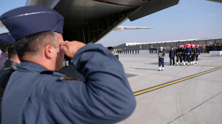 Konya'da askeri araç kazasında şehit olan 2 asker memleketlerine uğurlandı! Yürek yakan detay...