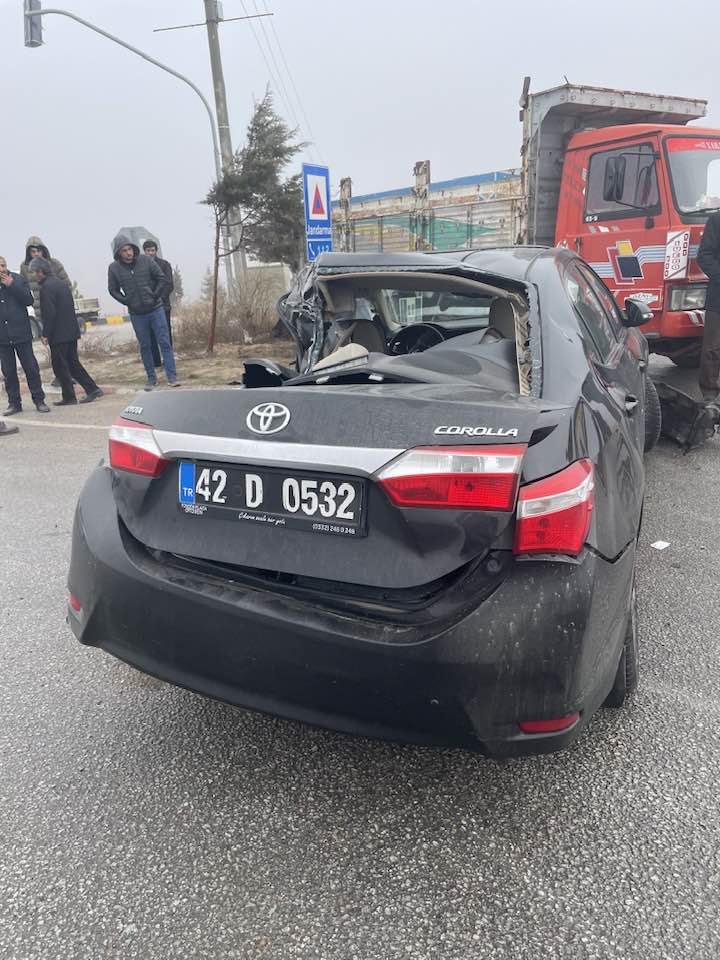 Konya'da belediye başkanının makam aracı, kamyonetle çarpıştı: Başkan dahil 4 yaralı