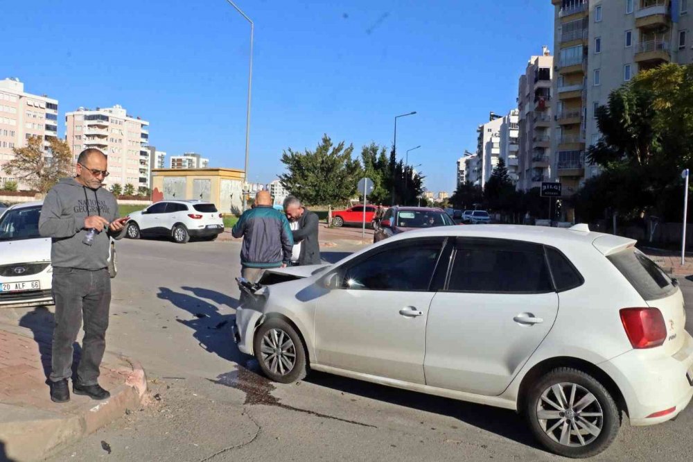 Sürücü adaylarının eğitim aldığı caddede ’ders’ veren kaza