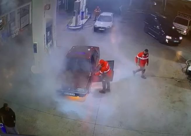 Akaryakıt istasyonunda korku dolu anlar