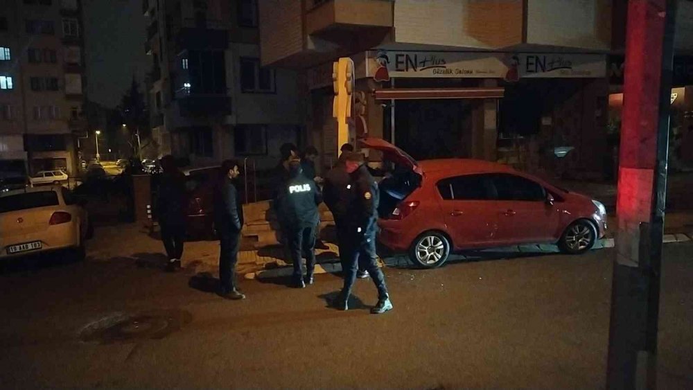 Genç Parti İl Başkanının aracına kurşun yağdırdılar