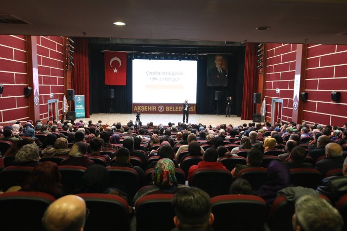 konya-buyuksehir-ilcelerdeki-sehir-konferanslarinda-sevilen-isimleri-konyalilarla-bulusturuyor-1.jpg