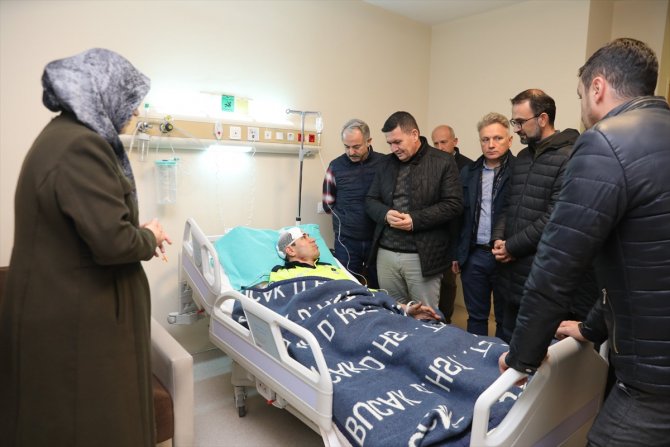 Burdur'da dur ihtarına uymayan sürücü, aracıyla çarptığı polisi yaraladı