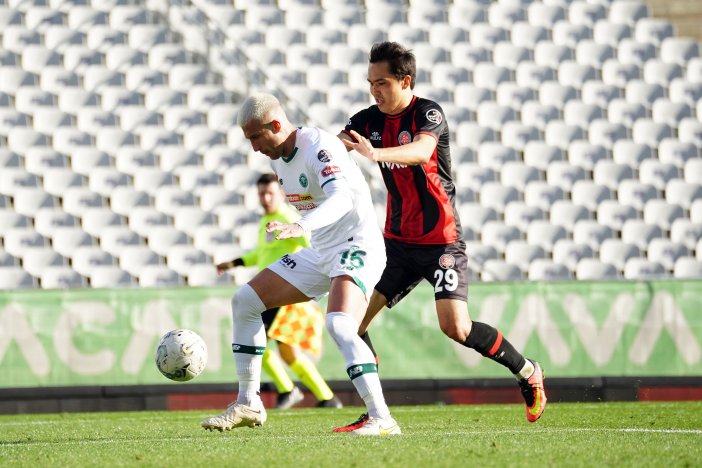 18-hafta-fatih-karagumruk-3-konyaspor-3-12.jpg