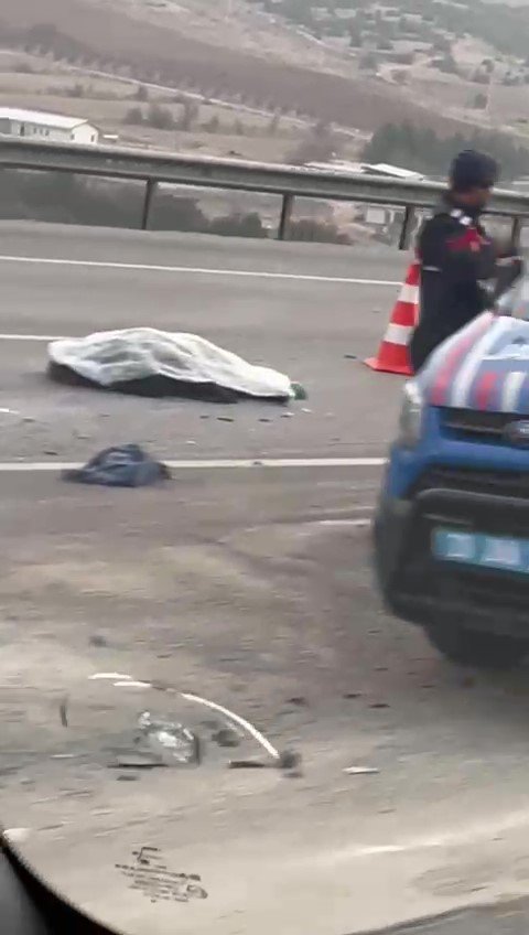 Servis aracı devrildi: 2 ölü, 15 yaralı