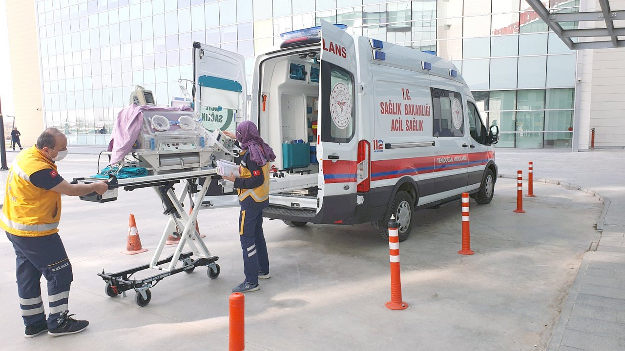 konyada-112-acil-ekipleri-yuzbinlerin-imdadina-yetisti-1.jpg