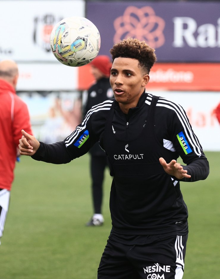 Beşiktaş’a Konyaspor maçı öncesi başkandan moral ziyareti