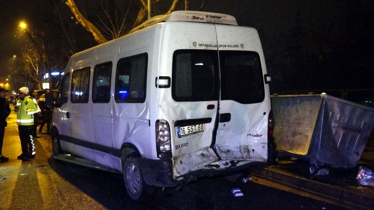 'Dur' ihtarına uymayan ehliyetsiz sürücü kaza yaptı: 1 ölü, 4 yaralı