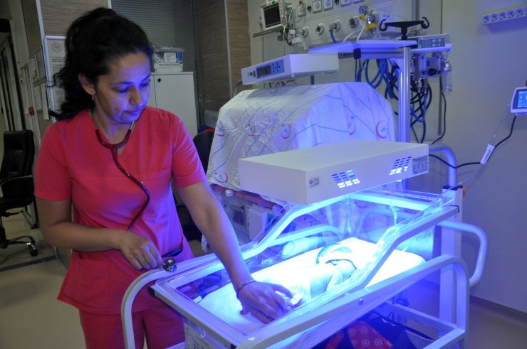 Karaman'da 1 haftalık bebeği cami avlusuna terk ettiler