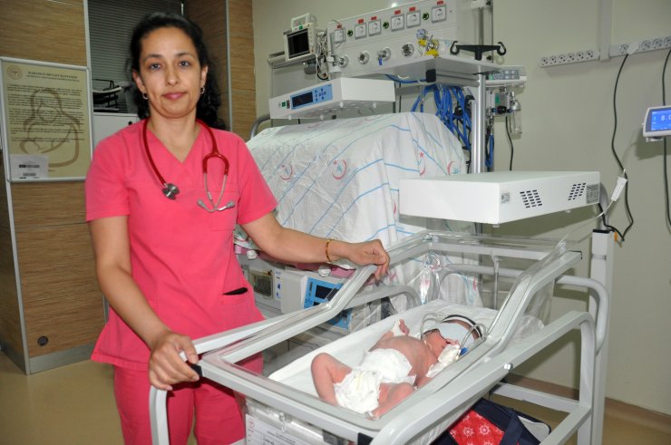 Karaman'da 1 haftalık bebeği cami avlusuna terk ettiler