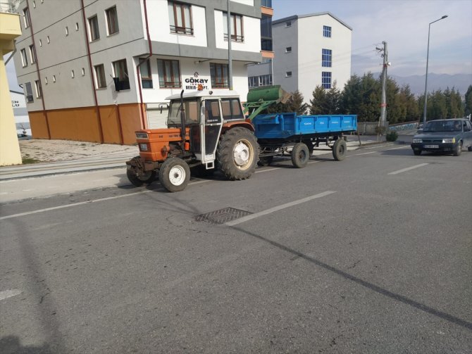 Konya'da park halindeki traktörden düşen çocuk yaralandı