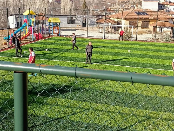 Konya'nın ilçesinde 10 mahallede 10 spor tesisi hizmete sunuldu